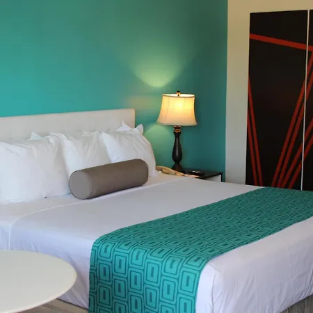 Howard Johnson By Wyndham San Diego Hotel Circle-3